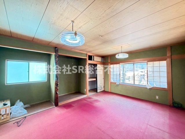 若江本町3丁目中古戸建の和室|3F・10帖和室。2面採光で明るく、広々としたお部屋です！