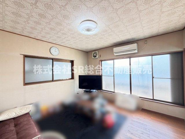 若江本町3丁目中古戸建の洋室|3F・8帖洋室。ゆったりした洋室です