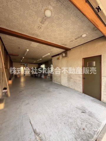 若江本町3丁目中古戸建の駐車場|作業スペースとしても、十分な広さがあり車・バイクが趣味の方には特にオススメです♪