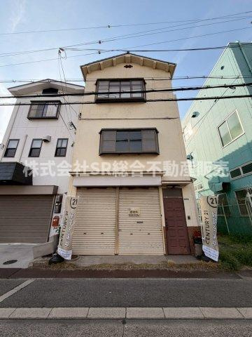 若江本町3丁目中古戸建の外観|リフォームや住宅ローン・東大阪市の不動産の事なら弊社にお任せ下さいませ！
各地域の特徴・グルメ・裏道やその他、細かい情報等も熟知した
東大阪市出身のスタッフが新生活を送るお客様をサポート致します！