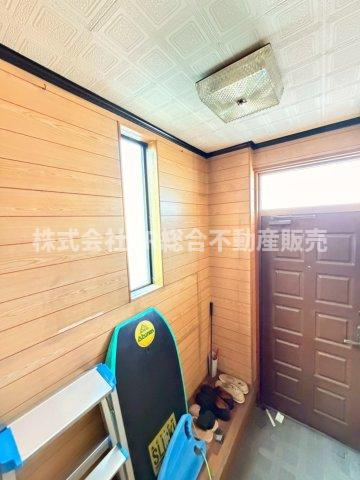 若江本町3丁目中古戸建の玄関|明るくて使いやすい玄関です！