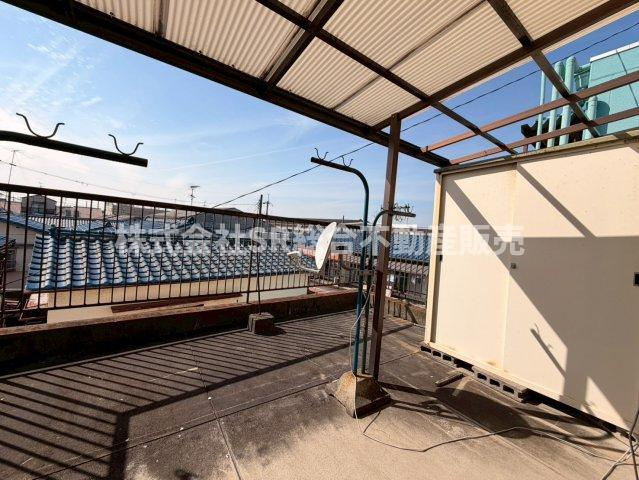 若江本町3丁目中古戸建のバルコニー|バルコニーは広めで陽当たり良好♪アウトドアリビングとしてのご利用はいかがでしょうか