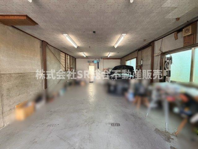 若江本町3丁目中古戸建の駐車場|駐車スペースは3台分と広く、ご家族で1台ずつ所有されてる方、来客時にも便利です！