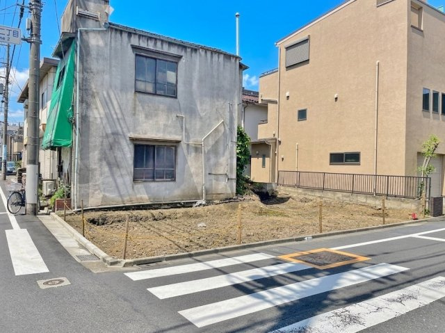 板橋区小茂根2丁目 限定1棟の外観|6.5ｍ公道×6.9ｍ公道開放的な角地の明るい家
― 安心の制震ダンパー設置 ―
建物面積113.74m2　ゆったり4LDK邸宅が誕生いたします