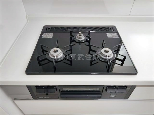 【キッチン】 | 日高市上鹿山 | 同時にお料理ができる３口コンロ