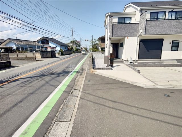 【前面道路含む現地写真】 | 日高市上鹿山 | 開放感のある角地です