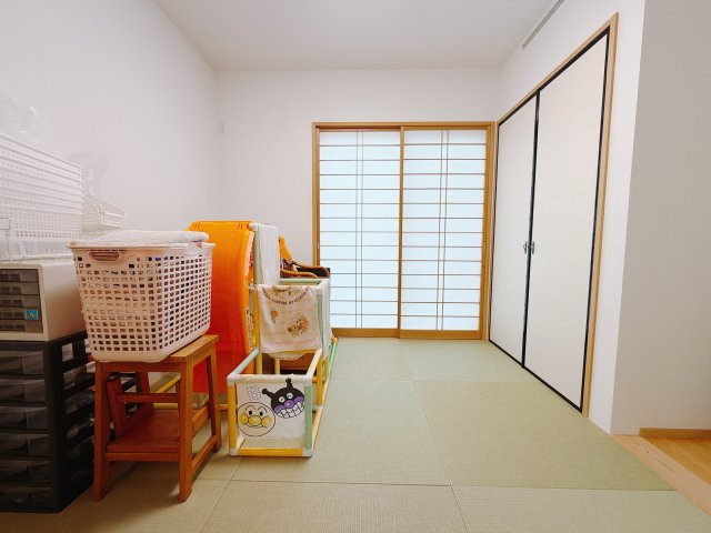 【中古戸建】渋川市半田の和室|■1階和室｜和室でしか味わえない畳ならではの香りや素材で和のやすらぎを感じてください♪休日はお子様とお昼寝するのにも最適です！