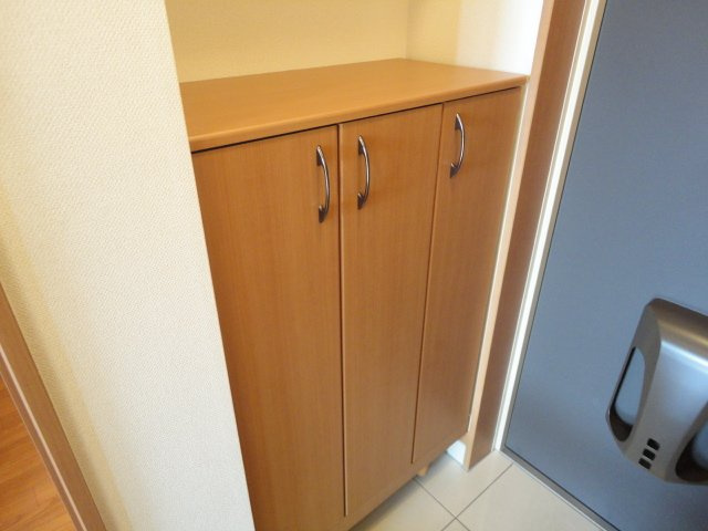 colonnade(コロネード)の玄関|下足箱（下段）