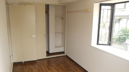 グリーンシャンテの居間・リビング|収納が各部屋に付いています。