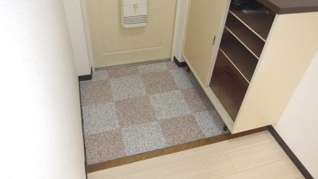 グリーンシャンテの玄関|下駄箱付きで上部にも収納付き