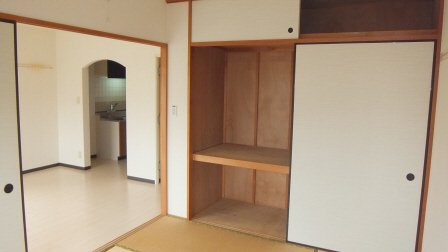 グリーンシャンテ|こちらは押入れタイプの収納です