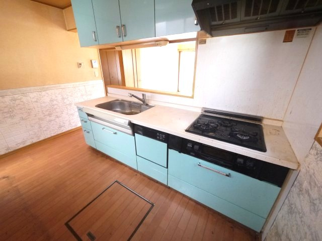 八街市文違　中古戸建のキッチン|平成18年4月築 　駐車並列2台可能　スーパーイオン徒歩約12分　公営水道 閑静な分譲地内