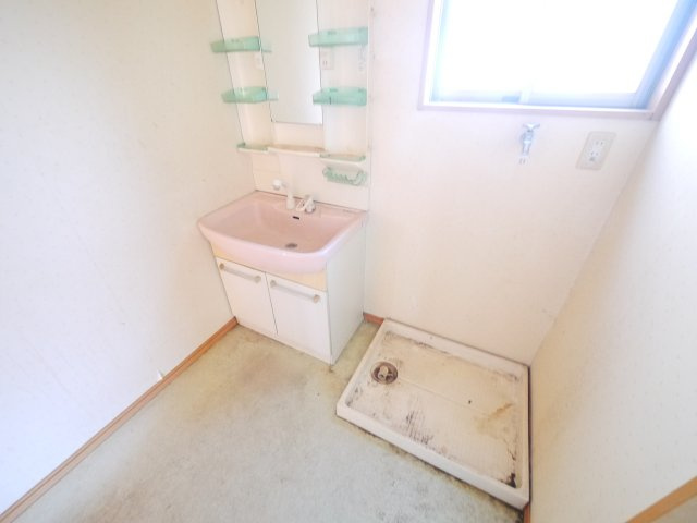 八街市文違　中古戸建の独立洗面台|平成18年4月築 　駐車並列2台可能　スーパーイオン徒歩約12分　公営水道 閑静な分譲地内