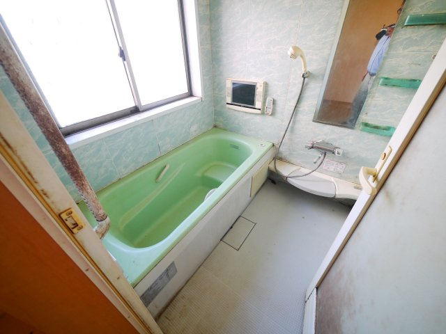 八街市文違　中古戸建の浴室|平成18年4月築 　駐車並列2台可能　スーパーイオン徒歩約12分　公営水道 閑静な分譲地内