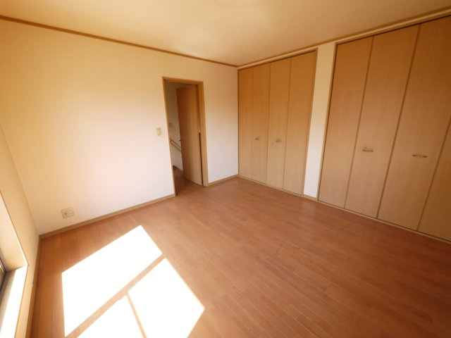 八街市文違　中古戸建の洋室|平成18年4月築 　駐車並列2台可能　スーパーイオン徒歩約12分　公営水道 閑静な分譲地内