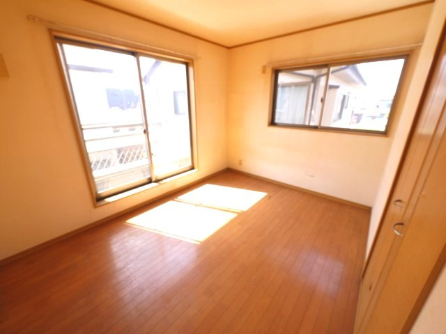 八街市文違　中古戸建の洋室|平成18年4月築 　駐車並列2台可能　スーパーイオン徒歩約12分　公営水道 閑静な分譲地内