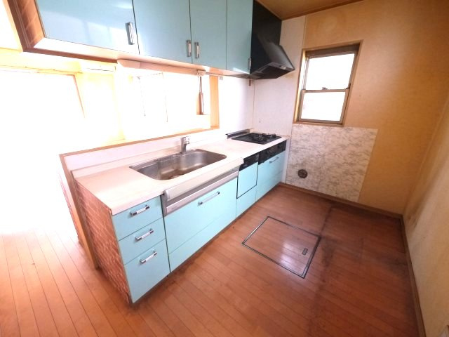 八街市文違　中古戸建のキッチン|平成18年4月築 　駐車並列2台可能　スーパーイオン徒歩約12分　公営水道 閑静な分譲地内