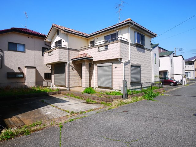 八街市文違　中古戸建の外観|平成18年4月築 　駐車並列2台可能　スーパーイオン徒歩約12分　公営水道 閑静な分譲地内