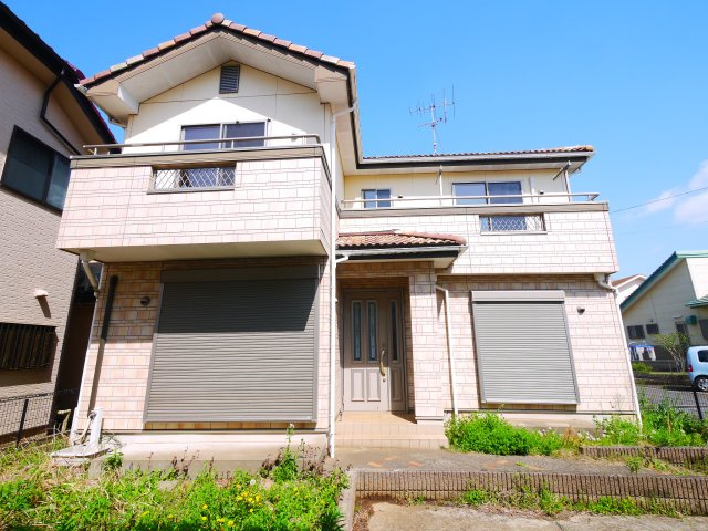 八街市文違　中古戸建の外観|平成18年4月築 　駐車並列2台可能　スーパーイオン徒歩約12分　公営水道 閑静な分譲地内