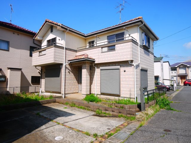 八街市文違　中古戸建の外観|平成18年4月築 　駐車並列2台可能　スーパーイオン徒歩約12分　公営水道 閑静な分譲地内