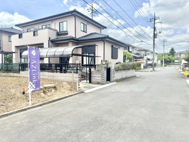 AZ四街道市みそら1丁目の前面道路含む現地写真
