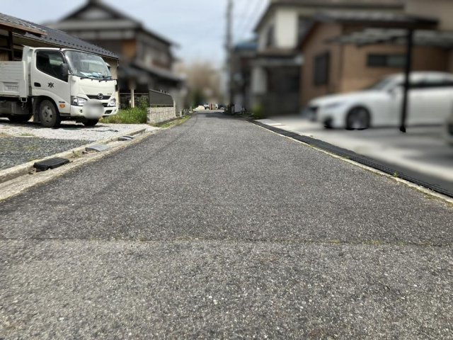 野洲市野洲　売土地の前面道路含む現地写真