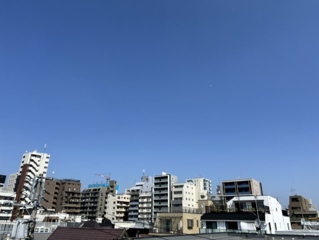 杉並区高円寺南2丁目　築浅中古住宅の展望|周辺に高い建物が無いのでルーフバルコニーからの眺望は空が広がっています