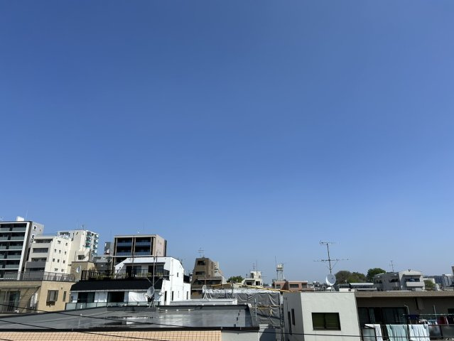 杉並区高円寺南2丁目　築浅中古住宅の展望|大きな空が広がるルーフバルコニーで貴重なご家族の時間を過ごせます