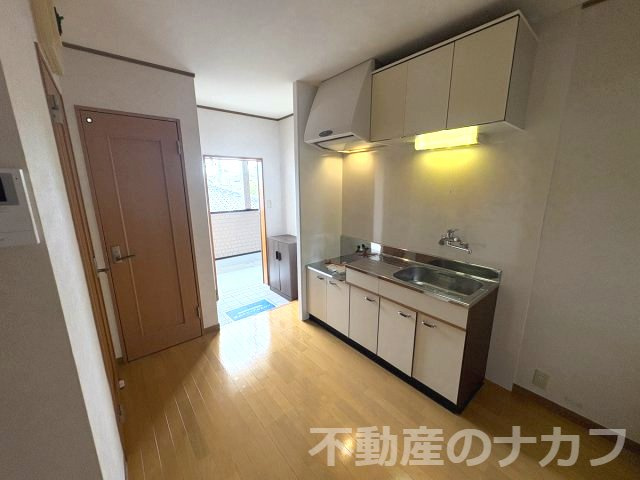 松原ビルの居間・リビング|※地震前の写真です