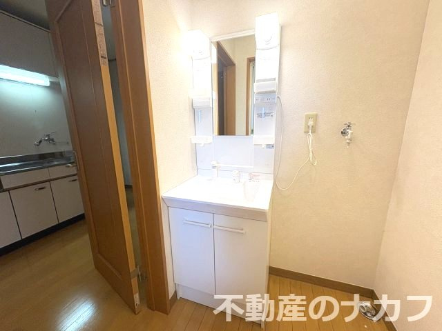 松原ビルの独立洗面台|※地震前の写真です