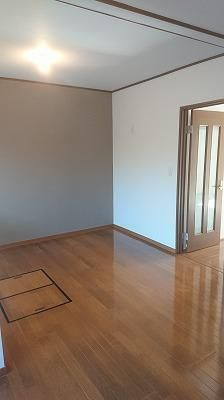 寝屋川市三井南町貸家の居間・リビング