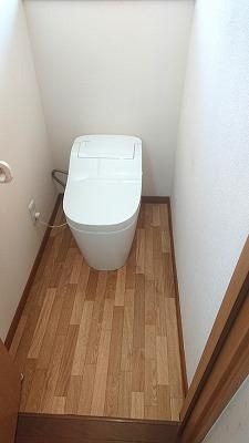 寝屋川市三井南町貸家のトイレ