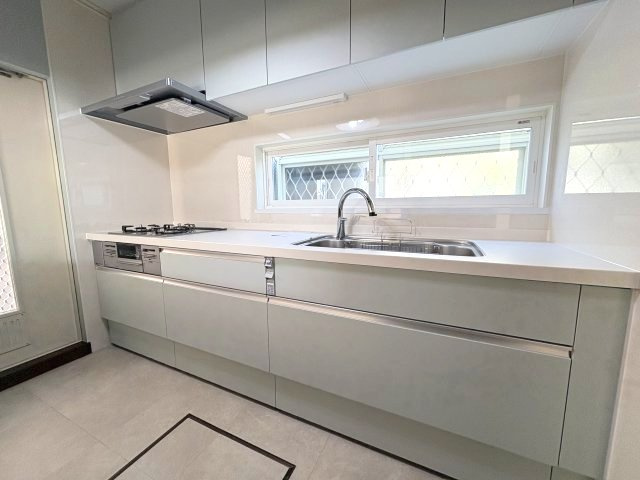 北葛飾郡杉戸町高野台西３丁目の一戸建てのキッチン|システムキッチン新規