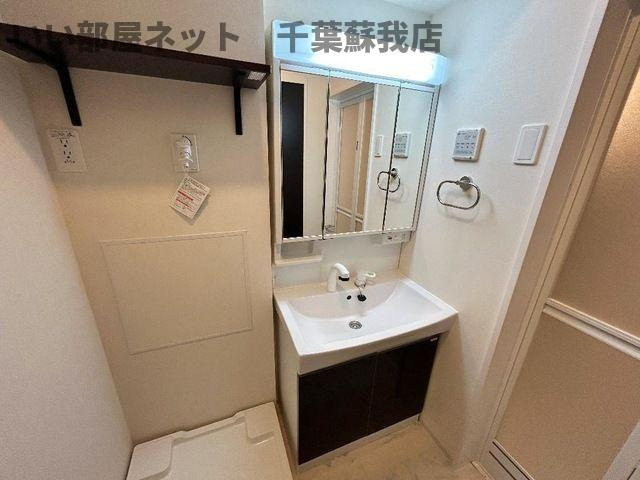 （仮称）千葉市中央区大森町新築アパートの洗面所|こまごまとしたものを収納できそうですね