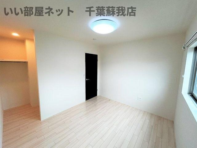 （仮称）千葉市中央区大森町新築アパートの洋室|外からの目が気にならないバルコニーで洗濯物が干せます