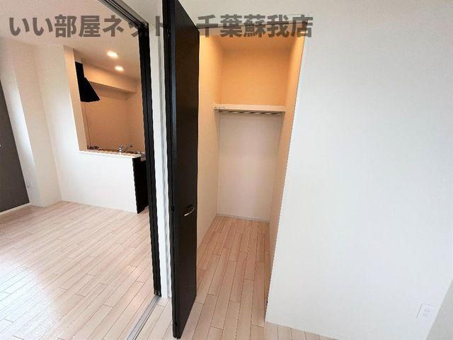 （仮称）千葉市中央区大森町新築アパートの収納|こちらのリビングで趣味の時間をお楽しみください