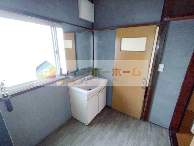 亀久保戸建の洗面所