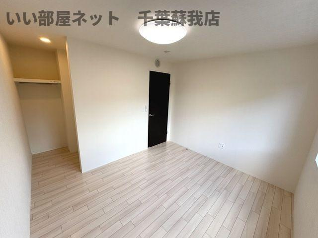 （仮称）千葉市中央区大森町新築アパートの寝室|広くて明るい寝室