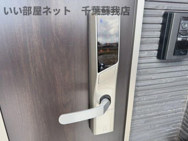 （仮称）千葉市中央区大森町新築アパートの玄関|収納もある玄関です