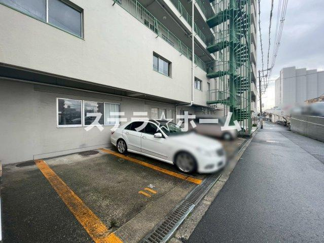 グリーンハイツ十三の駐車場|駐車場があります