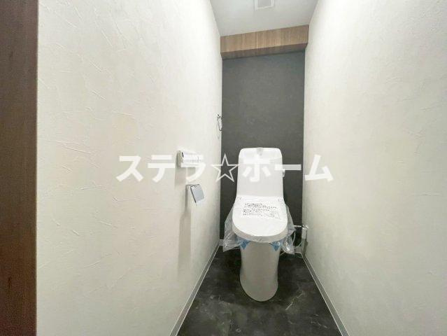 グリーンハイツ十三のトイレ|落ち着いた色調のトイレです