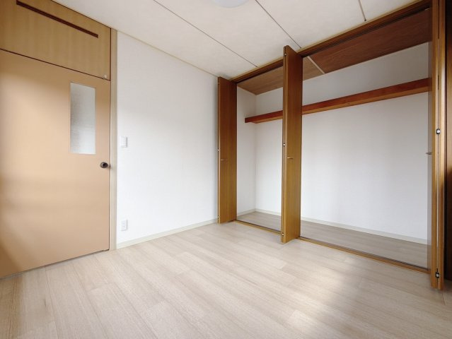 【中古戸建】熊谷市日向の洋室|■洋室｜2階居室には収納をご用意しています♪常にお部屋を綺麗に保てます！小さなお子様も自然とお片付けができるようになるのでうれしいですよね！
