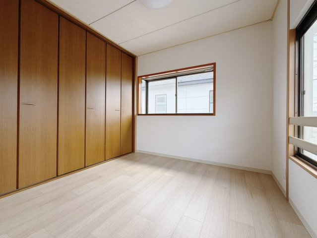 【中古戸建】熊谷市日向の洋室|■洋室｜ナチュラルカラーの床です。模様替えなどとても楽しく工夫できます♪陽当たり、風通しもとても良いので毎日快適な生活スタートです！