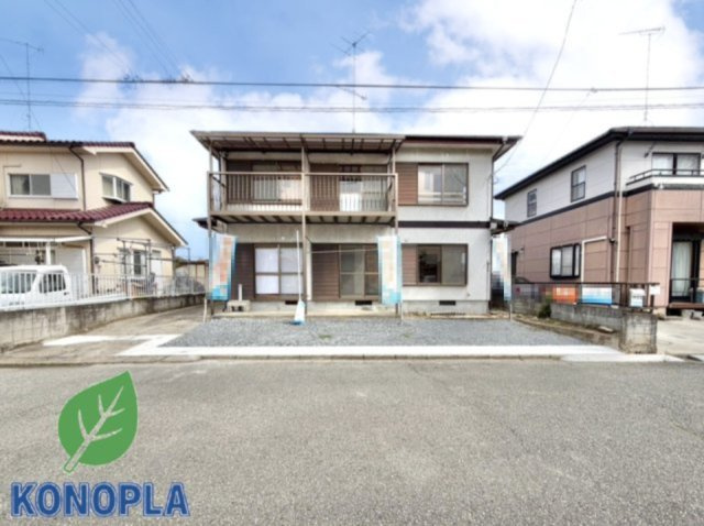 【中古戸建】熊谷市日向の外観|■外観｜周囲の見渡しが良く、車の出入りの際も安全確認がしやすいため、小さなお子様がいるご家庭でも安心です。
