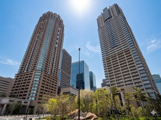 【外観】 | グラングリーン大阪 THE NORTH RESIDENCE | 右手がグラングリーン大阪THE NORTH RESIDENCE、左手がグランフロント大阪オーナーズタワーです。