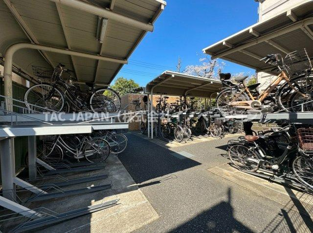 グランシティユーロコート赤羽の駐輪場|2台分の自転車を無料で停められる敷地内の駐輪場。