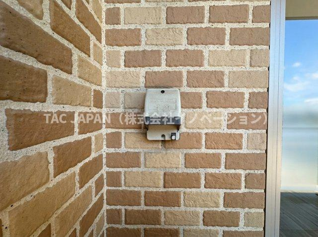 グランシティユーロコート赤羽の庭|【外コンセント】
高圧洗浄機の使用や電動空気入れetcあると便利な外コンセント完備。