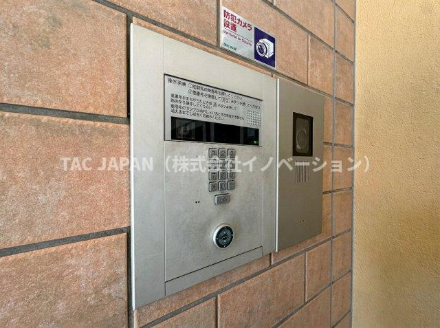 グランシティユーロコート赤羽の防犯設備|【オートロック】
エントランスの来訪者をリビングから確認・開錠できる防犯の要。