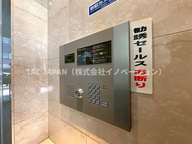 フラッツ上野入谷南公園のエントランス|【モニター付きオートロック】
防犯性に優れるモニター付きオートロックシステム完備。