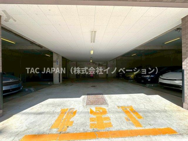 フラッツ上野入谷南公園の駐車場|敷地内の駐車場（機械式）。